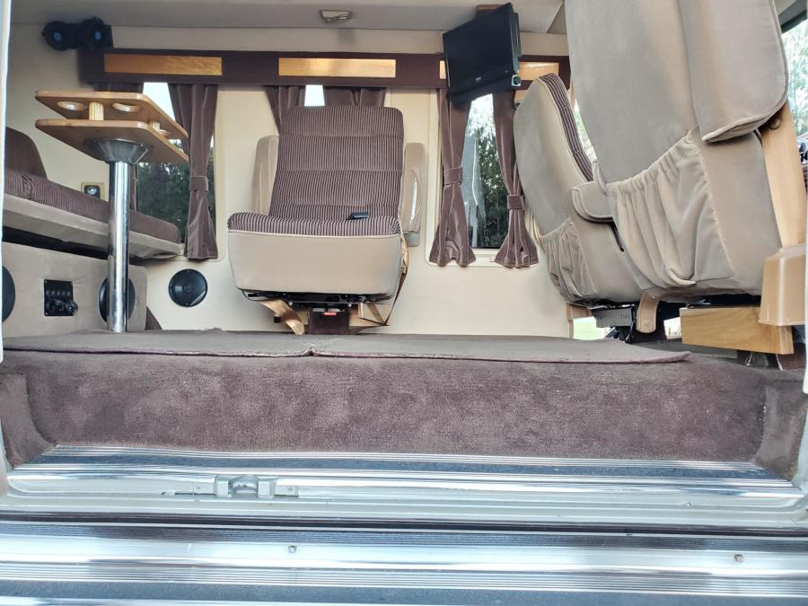 Интерьер Chevrolet G20 Conversion Van  (CG21305) 1988 года  (фото 213 из 257)